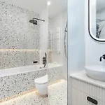 Pastel Blue Grunwald With Garden & Parking By Renters * بوزنان