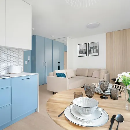 Apartment Pastel Blue Grunwald With Garden & Parking By Renters Poznan