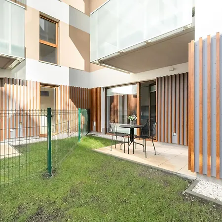 Pastel Blue Grunwald With Garden & Parking By Renters شقة *